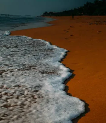 beautiful-induruwa-beach-sri-lanka-with-blue-water